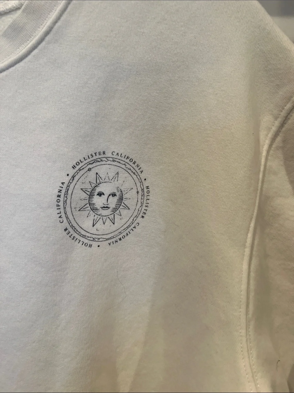 Hollister Cream Sweatshirt with Sun Logo - Picture 3 of 7